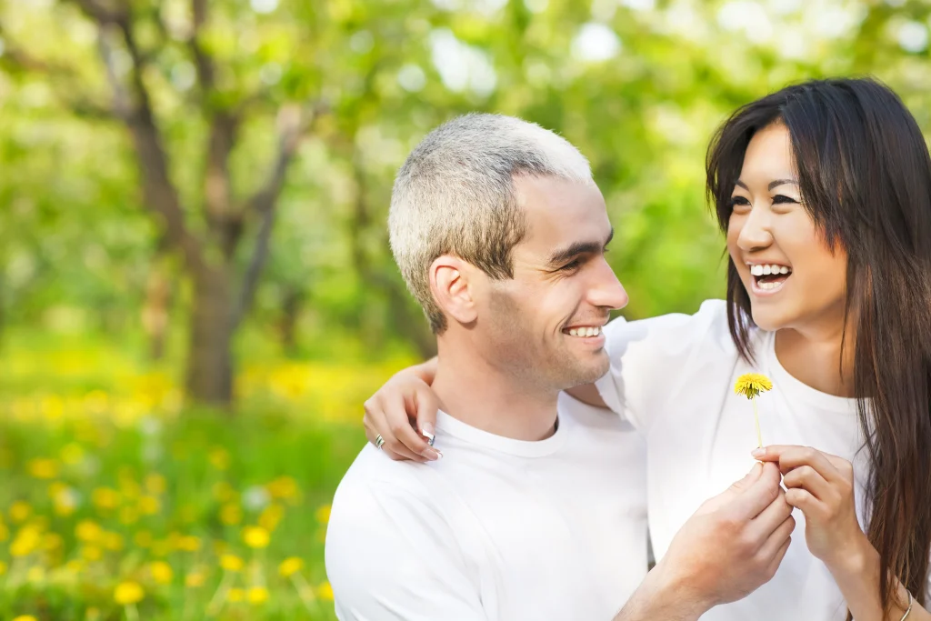 Happy couple representing mood improvement benefits of Mucuna Pruriens L‑DOPA supplement